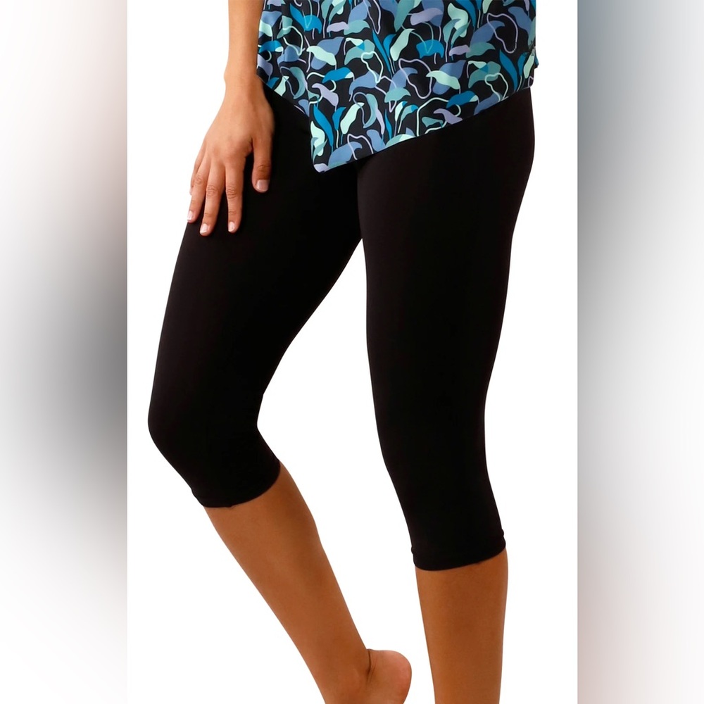 UV SKINZ Black Long Sleeve Top and Capri Leggings Swim Set - Picture 7 of 8